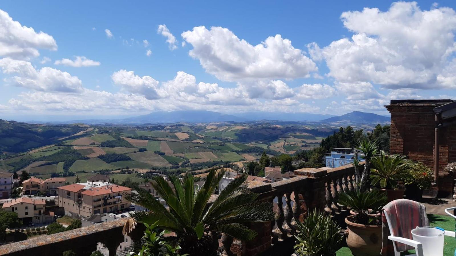 B&B Leopardi Montefiore dellʼAso Eksteriør billede